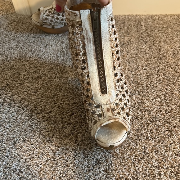 Heels - Picture 2 of 3